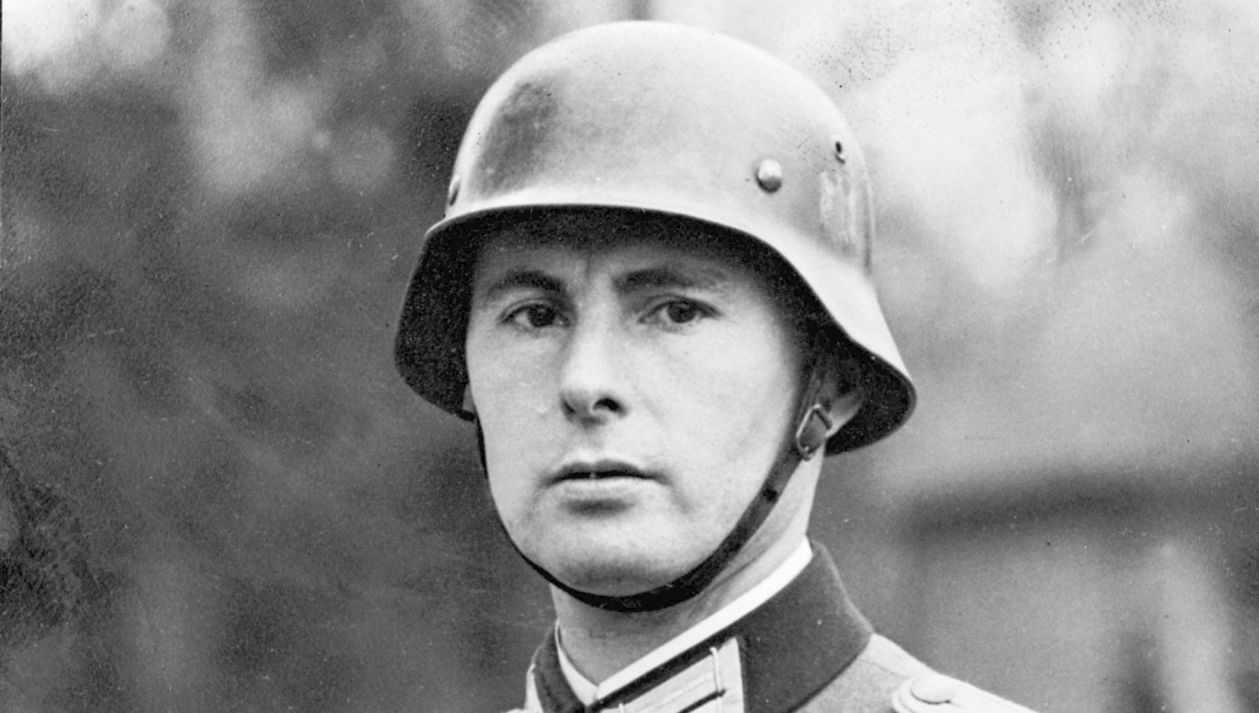 La foto del nazista Degrelle accanto a quella di Mattarella: bufera su un segretario comunale La foto del nazista Degrelle accanto a quella di Mattarella: bufera su un segretario comunale