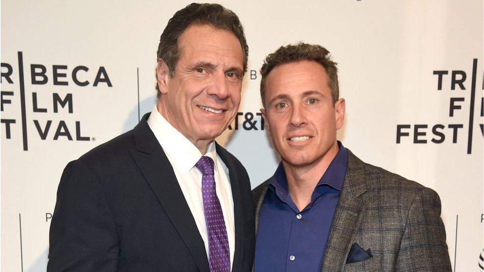 La Cnn licenzia Chris Cuomo: aveva aiutato il fratello Andrew a difendersi nello scandalo sessuale