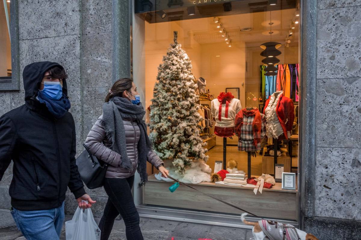 Figliuolo: "Natale sicuro. Siamo pronti a immunizzare casa per casa, abbiamo la disponibilità di 500mila dosi al giorno"