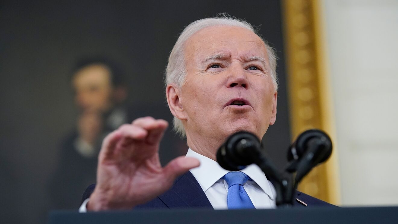 Biden: "Non bisogna farsi prendere dal panico, ma i non vaccinati devono preoccuparsi"
