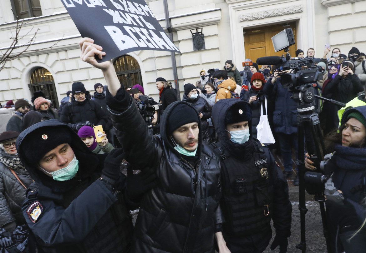 La Russia chiude Memorial international: Putin mostra il vero volto, nostalgico del clima poliziesco della vecchia Urss La Russia chiude Memorial international: Putin mostra il vero volto, nostalgico del clima poliziesco della vecchia Urss