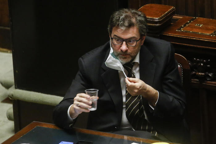 Giorgetti: "Meno virologi in tv". Ma prima non dovrebbero parlare di scienza Salvini, Meloni e i negazionisti