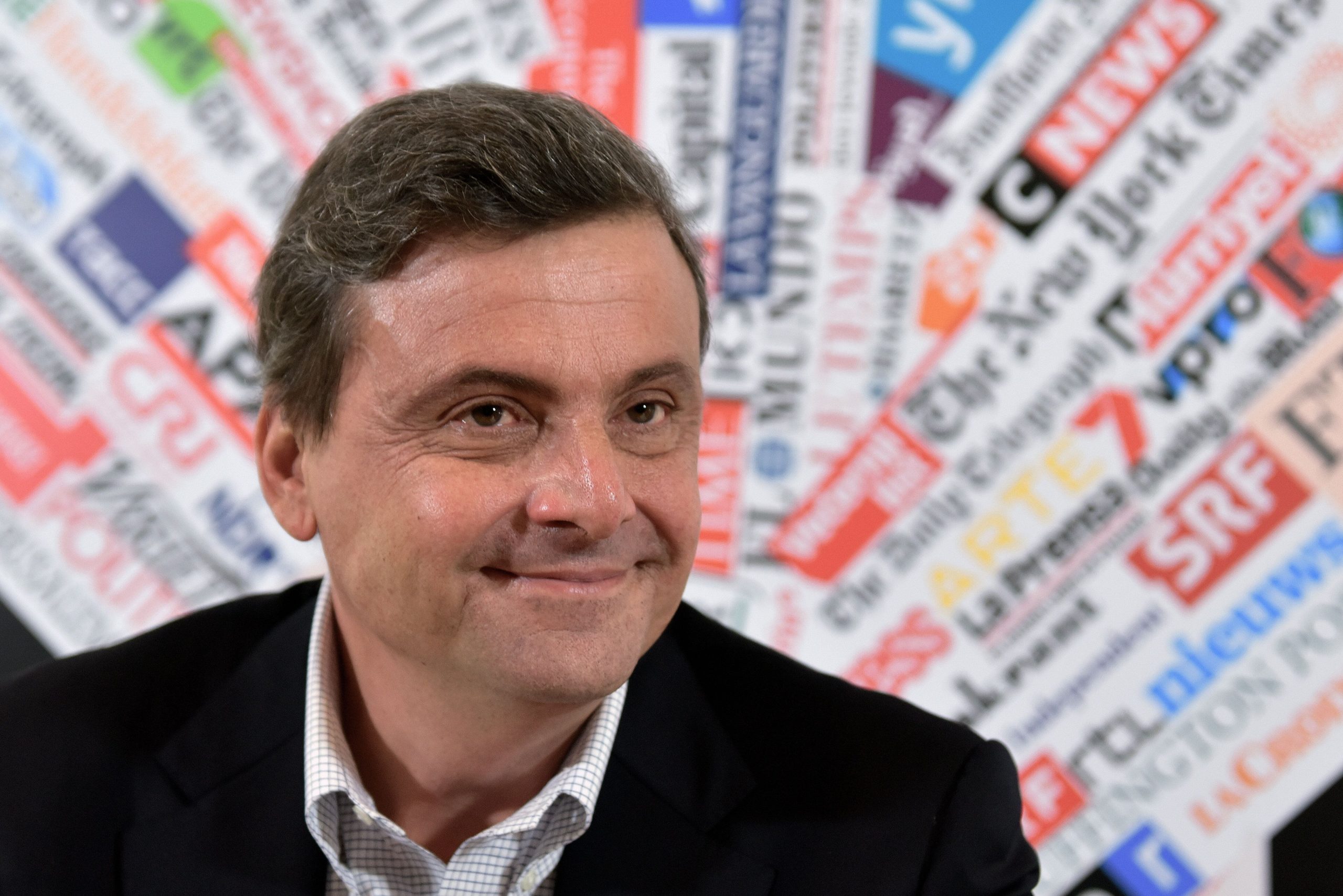 Calenda ironizza su Meloni: "La sinistra odia le piscine? Questo il livello dell'opposizione..."