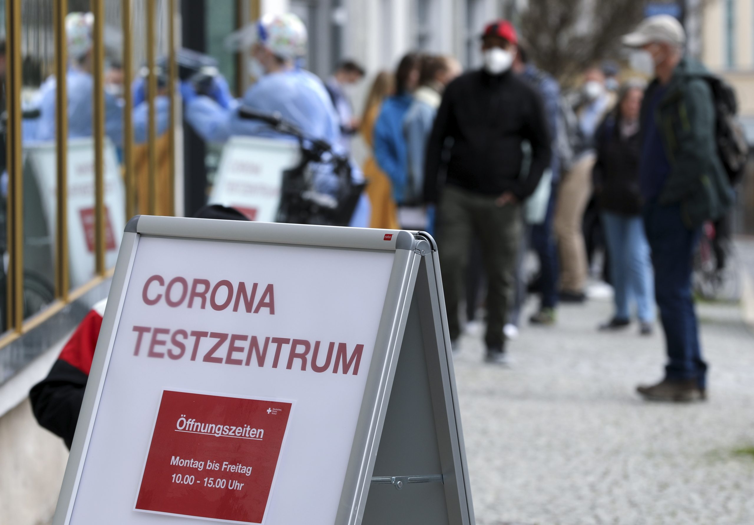 In Germania altri 437 morti per Covid e scarseggiano pure le dosi di vaccino