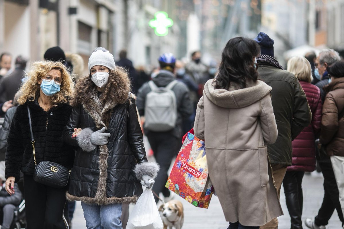 Covid: cresce ancora l'incidenza dei casi fino a 176, ma scende a 1,18 l'Rt