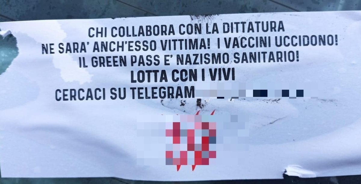 Blitz no-vax all'ospedale di Bergamo: "I vaccini uccidono, chi collabora con la dittatura sarà vittima"
