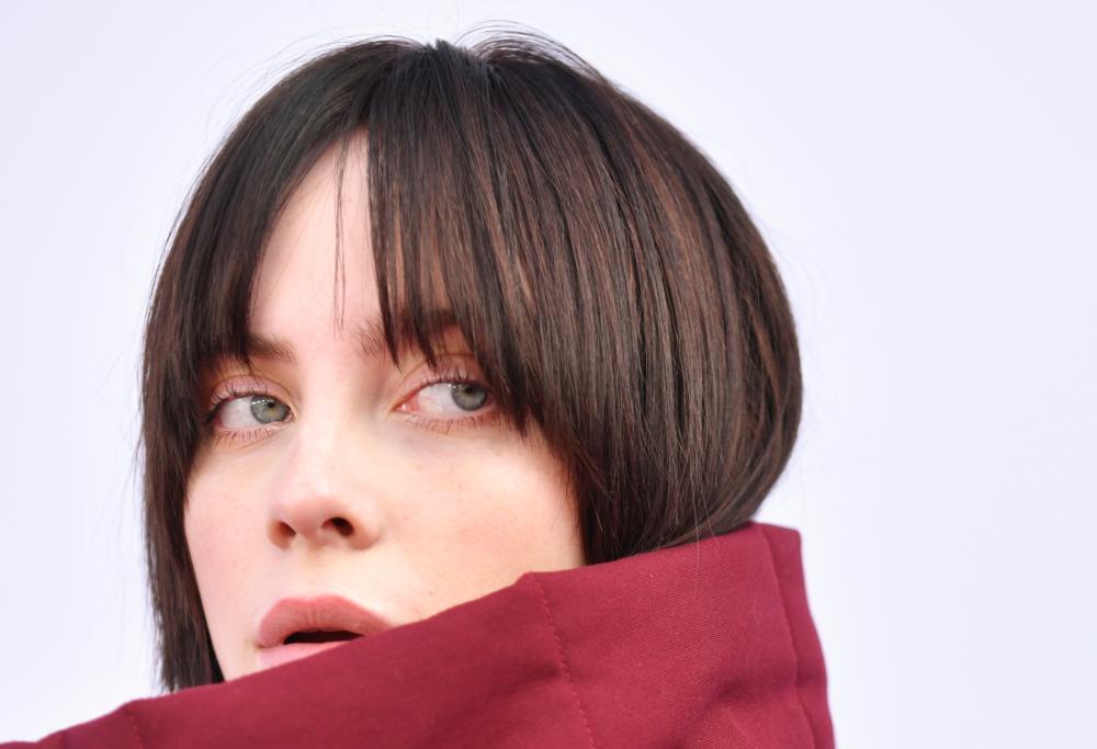 Billie Eilish racconta: "Il porno è vergognoso, lo guardavo a 11 anni e mi ha distrutto il cervello"