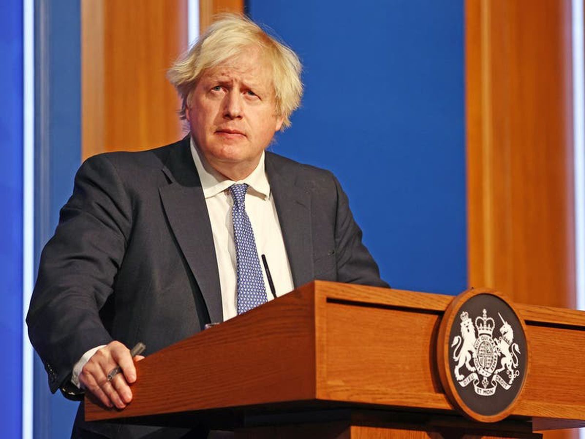 La paura di Johnson: "C'è un'onda di marea di Omicron in arrivo"