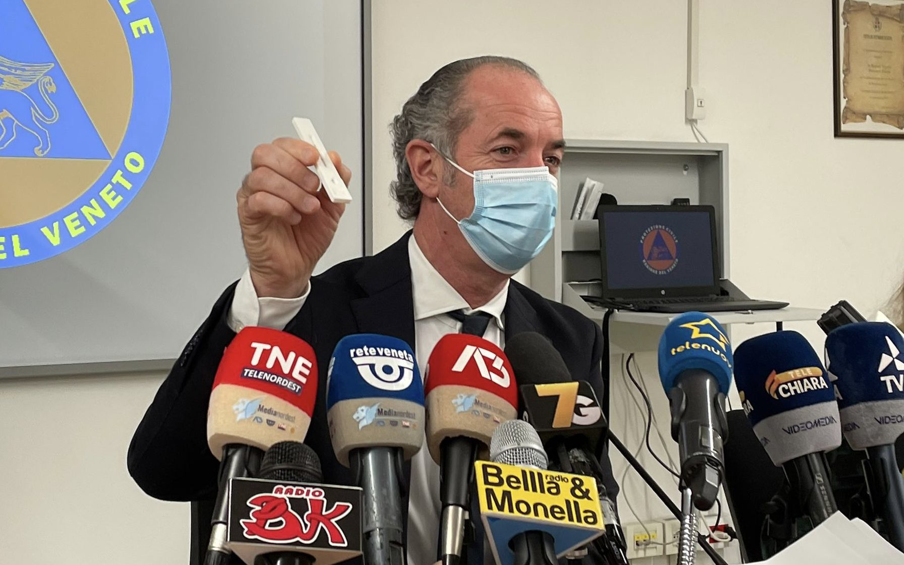 Zaia contro i no-vax: "Veneto in zona gialla, senza i vaccini staremmo in lockdown"