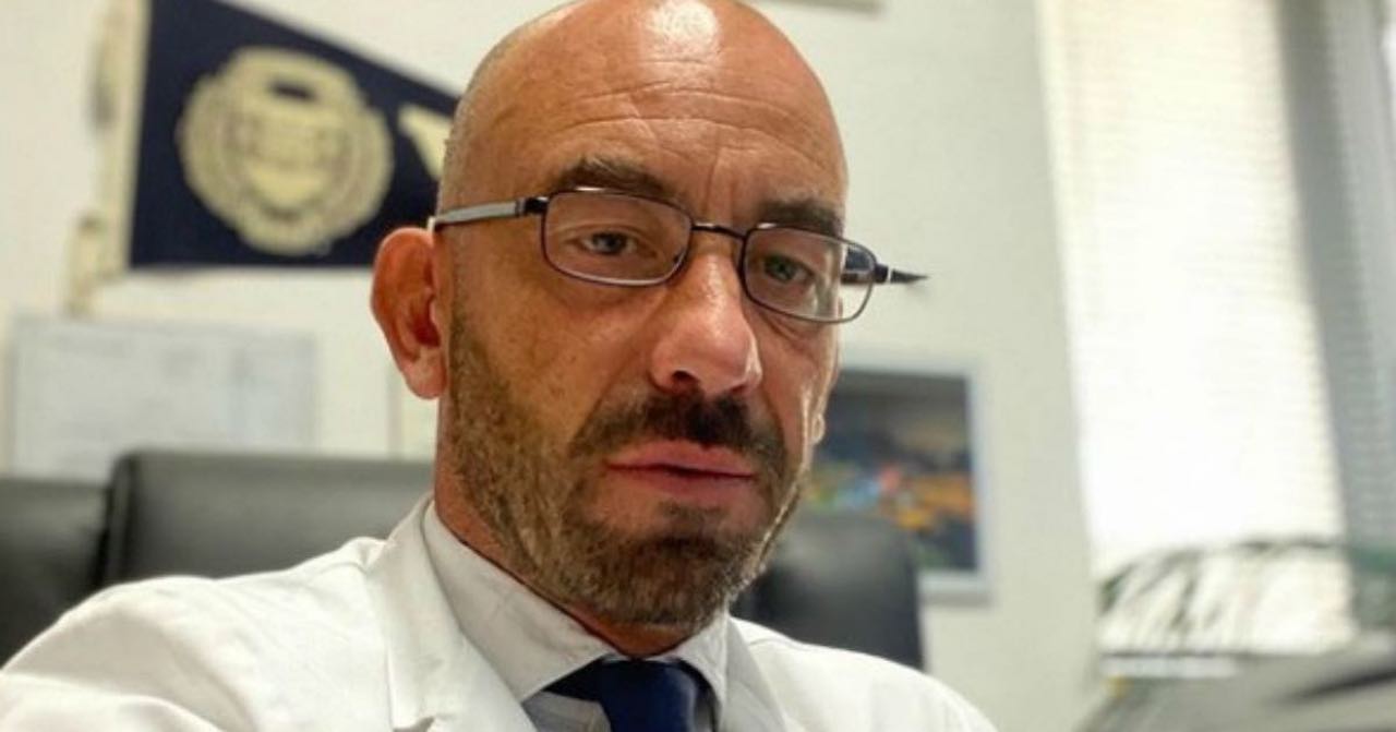 Bassetti sulle nuove regole per gli stadi: "Si deve imporre l'obbligo vaccinale ai calciatori"