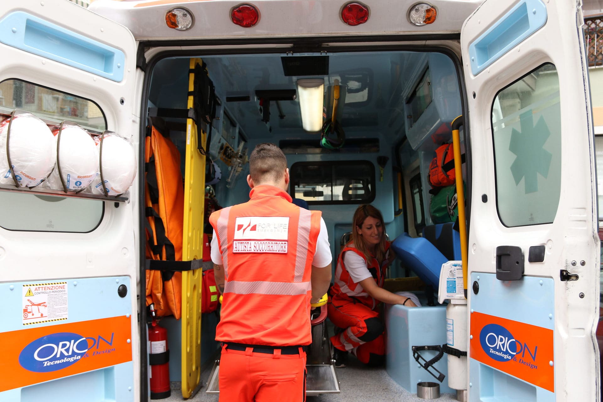 Casalnuovo, muore travolta dalla propria auto parcheggiata in salita: finisce in tragedia per una farmacista