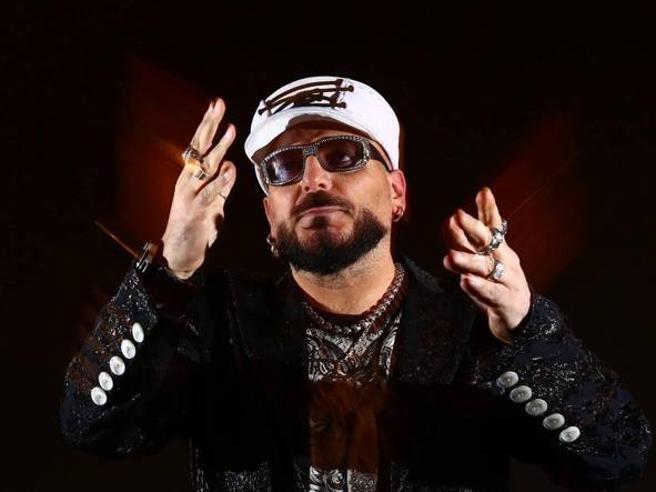Gigi D'Agostino annuncia la sua grave malattia: "Il dolore è costante, ma continuo a lottare"