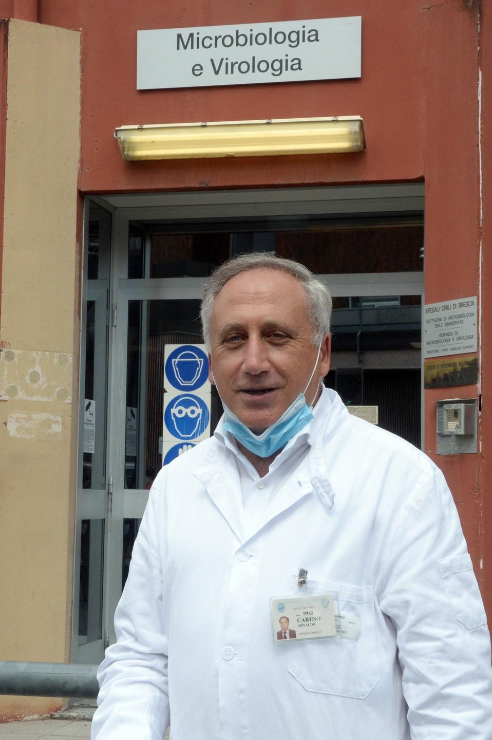 Il presidente dei virologi: "Sì alla quarta dose, ma con un vaccino adattato a Omicron"