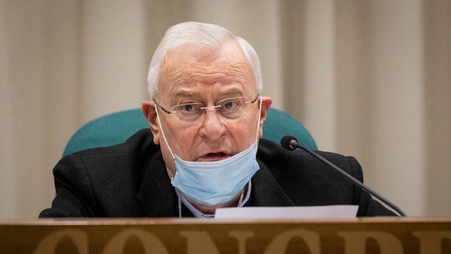 Il cardinal Bassetti di nuovo positivo al Covid: ma è asintomatico perché vaccinato