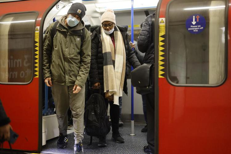 londra_metro_afp_2711 Omicron travolge il Regno Unito: a Londra una persona su 10 ha il Covid