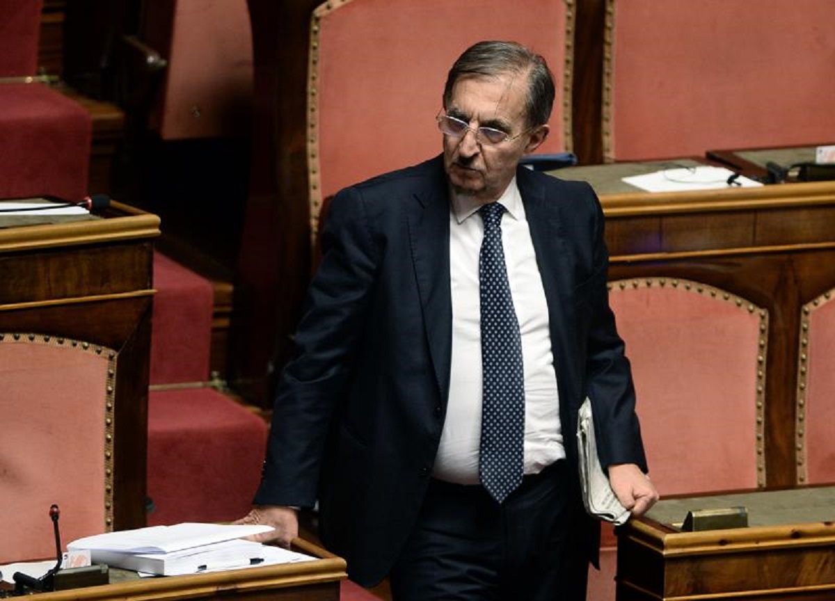 L'ipotesi di La Russa: "Berlusconi punta al Quirinale, potrebbe fare un appello a Pd e M5s"