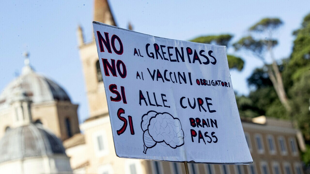I no-vax minacciano Draghi e postano il suo indirizzo privato su una chat: indaga la postale