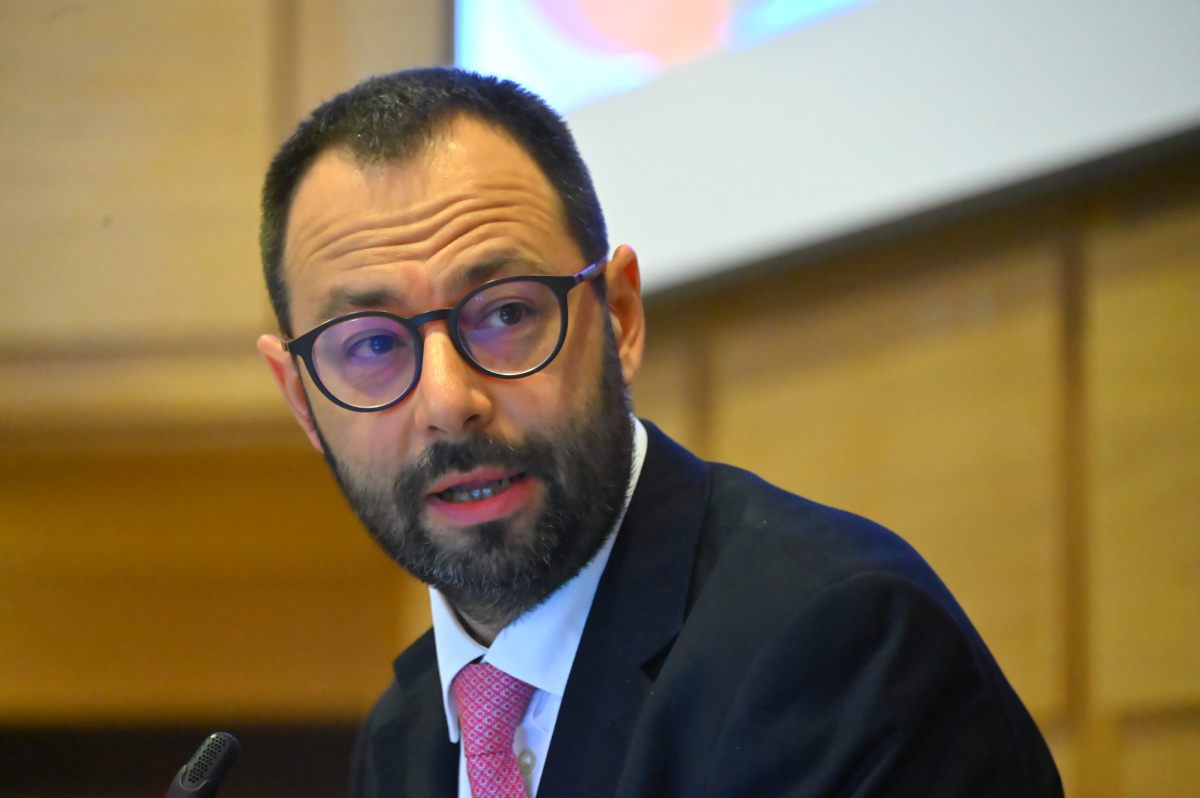 Governo, il ministro Patuanelli: "Con le dimissioni di Draghi, di fatto tutto l'esecutivo è dimissionario"