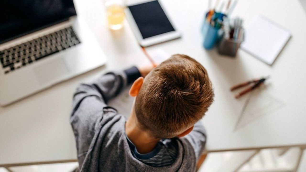 L'allarme dei presidi: "La situazione nelle scuole sta peggiorando, circa 10mila studenti in dad"