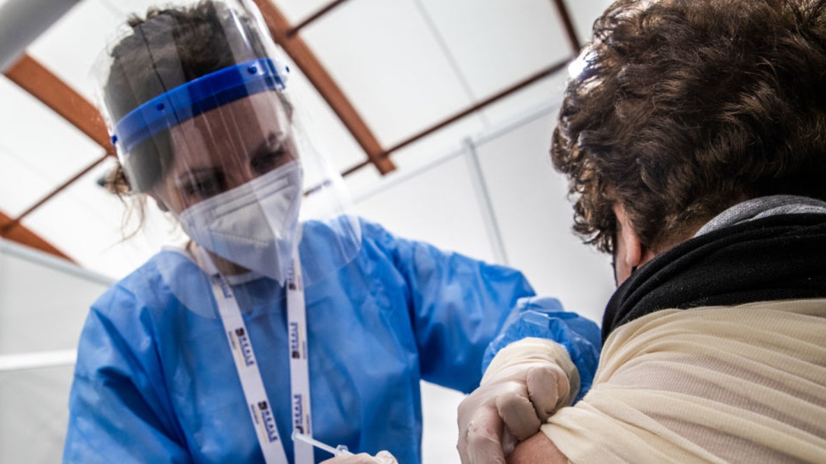 La denuncia dei medici contro i no-vax: "Ogni giorno pressioni e minacce per ottenerere l'esonero"