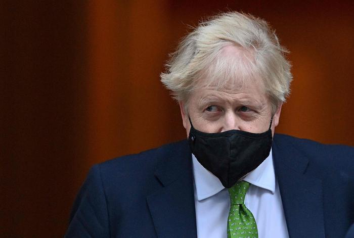 Boris Johnson rincorre il facile consenso dopo il Partygate: via tutte le restrizioni anti-Covid