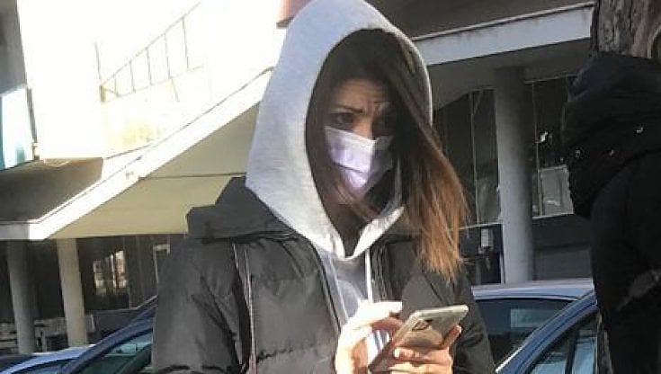 Virginia Raggi in fila per il tampone, ambigua sul vaccino: "Sbagliato criminalizzare i No Vax"