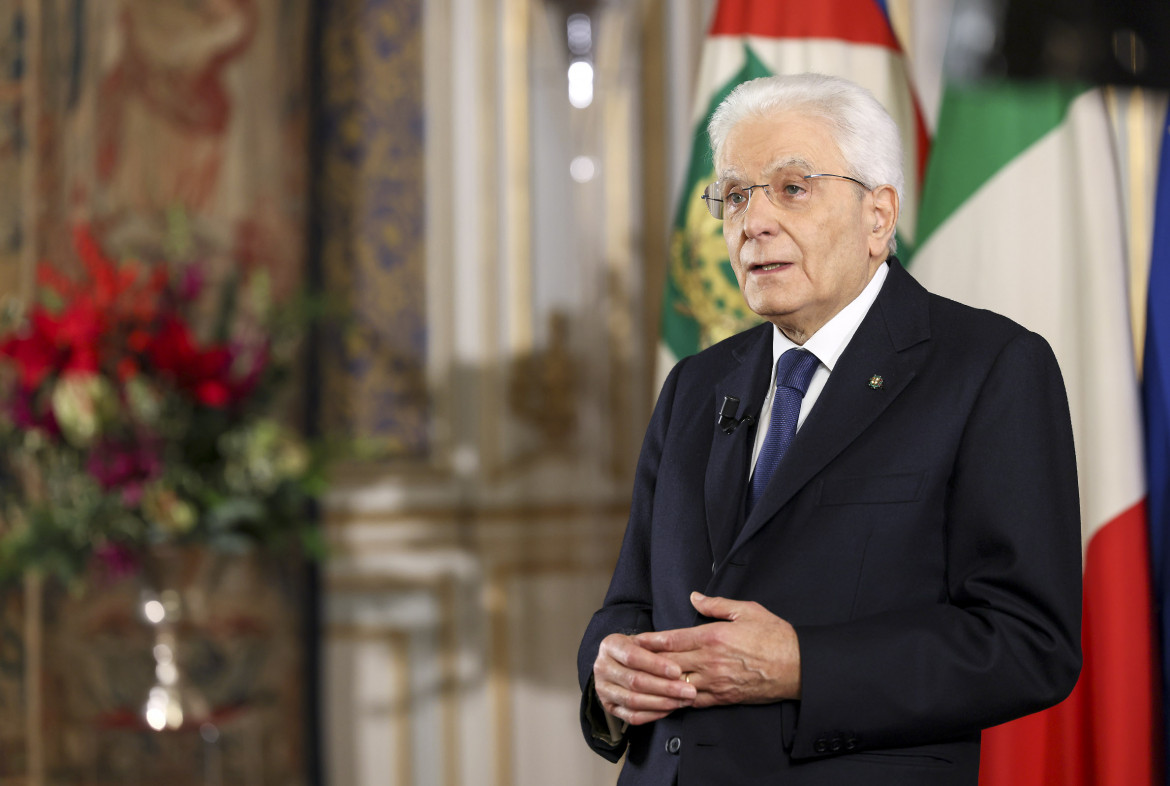 Mattarella confermato al Quirinale: "Queste condizioni impongono di non sottrarsi ai doveri cui si è chiamati"