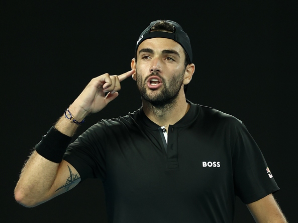 Berrettini conquista la semifinale e risponde da signore a un tifoso imbecille