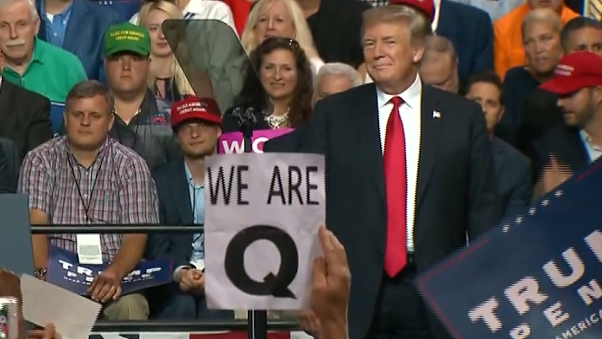 Trump difende la deputata QAnon spacciatrice di menzogner no-vax: "Twitter è una vergogna per la democrazia"