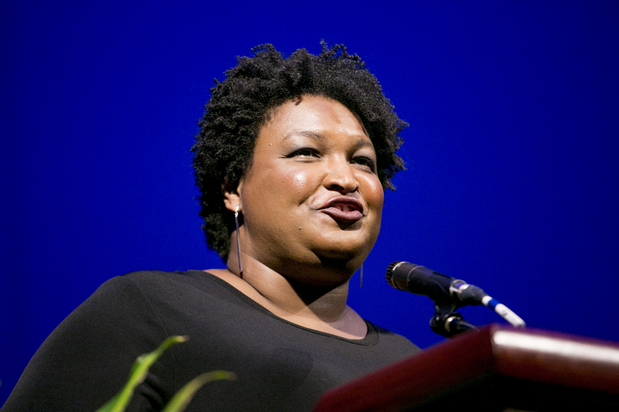 L'attivista Stacey Abrams non fa il discorso con Biden e Trump attacca: "Neanche lei vuole avere a che fare con lui"