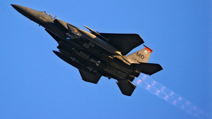 Crisi Ucraina-Russia: la Danimarca invia quattro aerei da caccia in Lituania"