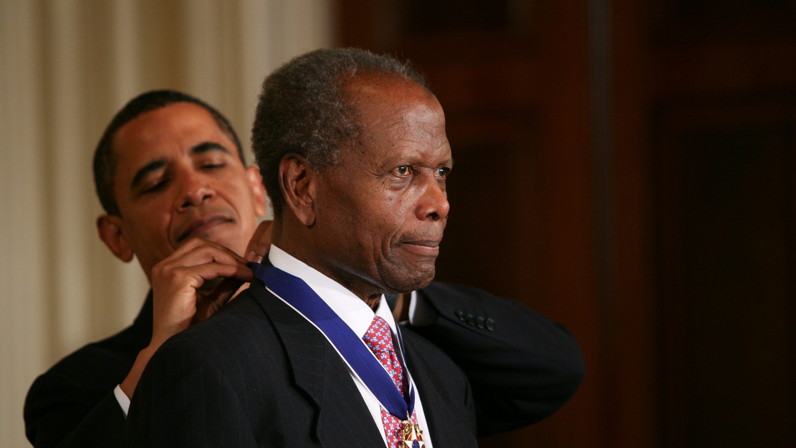 Addio a Sidney Poitier, primo attore afro-americano a vincere un premio Oscar