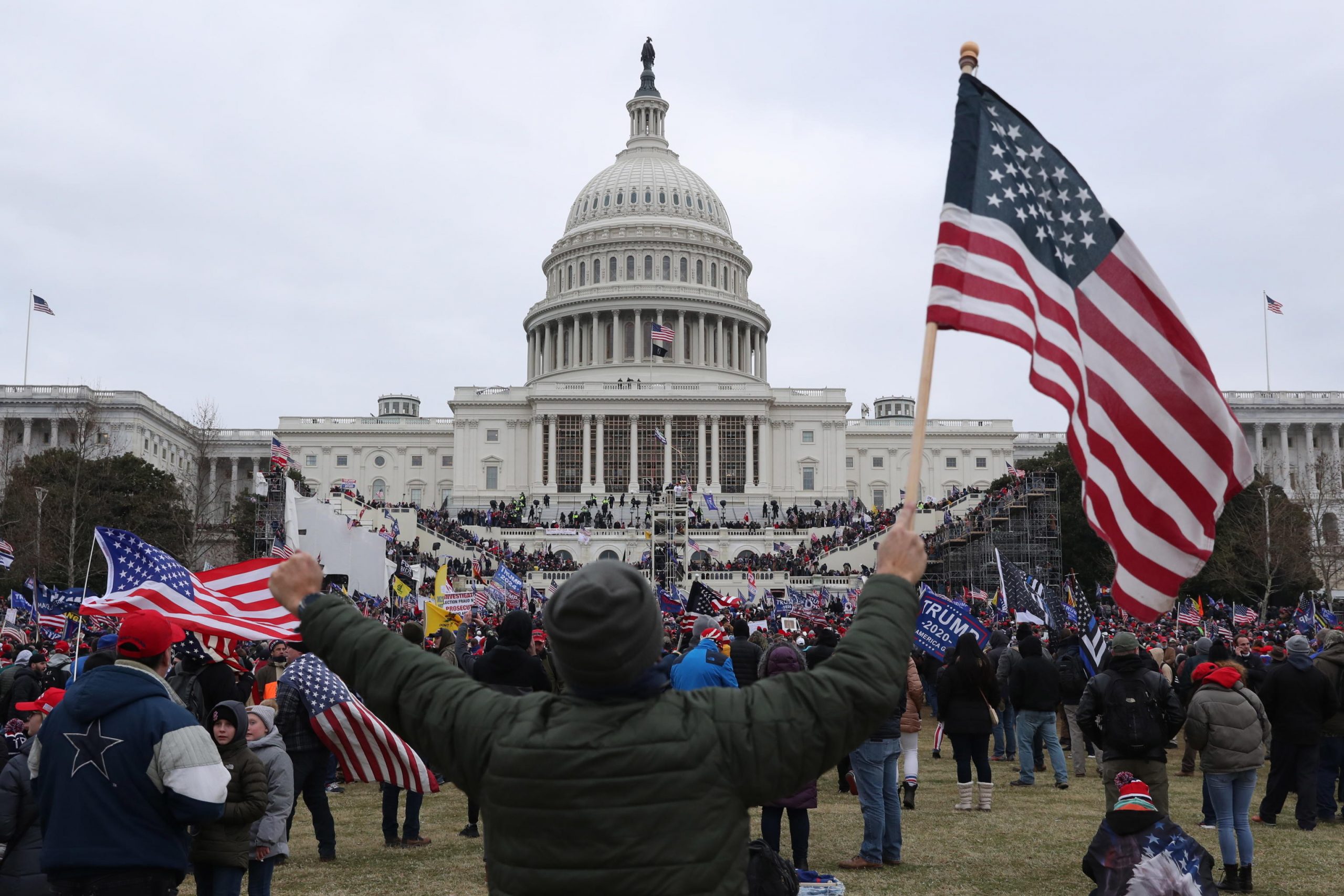 Assalto a Capitol Hill: Trump a carte scoperte nel "gioco" del golpe