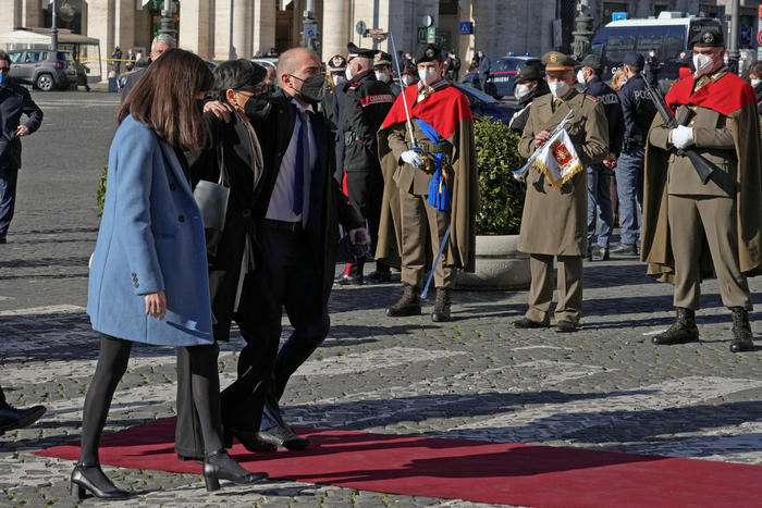 Bandiera Ue sulla bara, i figli di David Sassoli: "Papà ci hai insegnato ad amare e a lottare contro le ingiustizie"