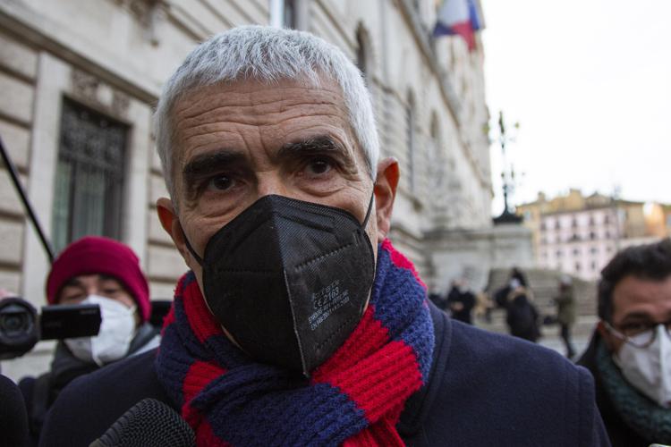 Il passo indietro di Casini: "Togliete il mio nome e chiedete a Mattarella di restare al Quirinale"