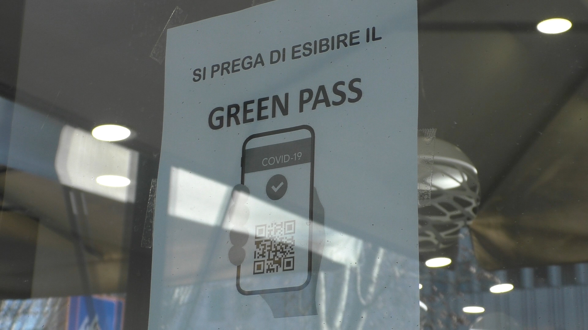 Non servirà il Green pass per alimentari, ospedali e giustizia: ecco cosa dice l'ultimo Dpcm