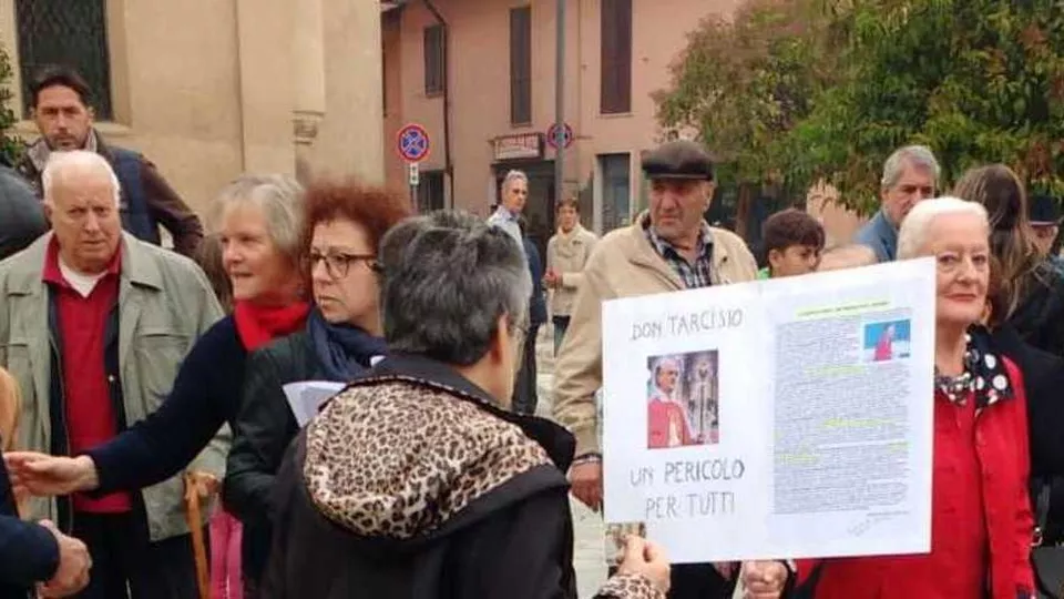 Parroco attacca i vaccini durante l'omelia: i fedeli abbandonano la chiesa