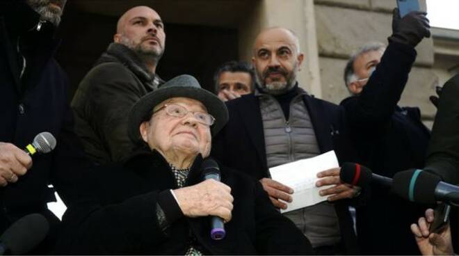 Gianluigi Paragone, il senatore no-vax, ha il Covid: "Non ho ancora deciso se andrò a votare"