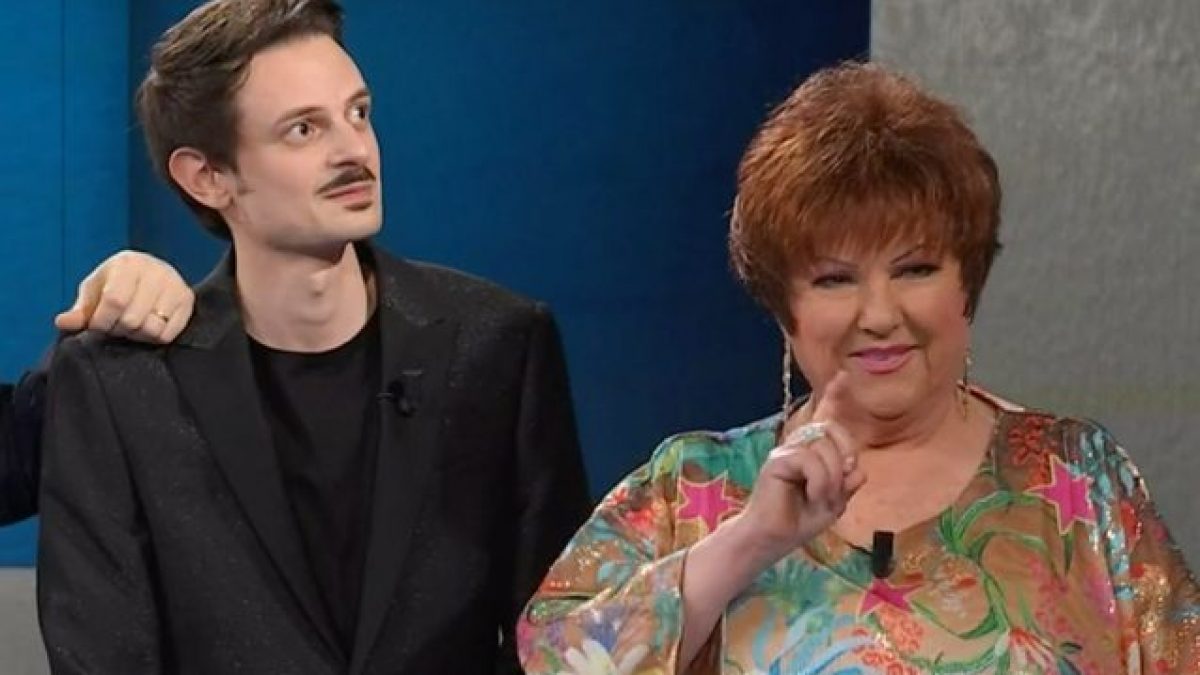 Sanremo, Rovazzi e Orietta Berti padroni di casa sul 'palco galleggiante' del Festival