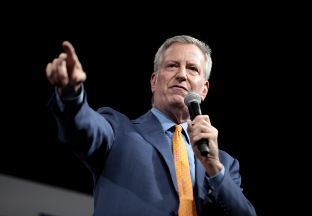 Bill De Blasio non si candiderà a governatore di New York: l'annuncio su Twitter