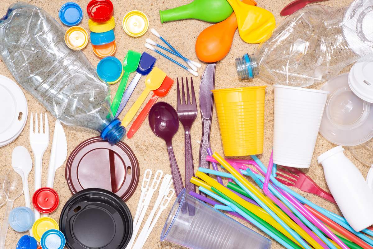 Stop alla plastica monouso: vietata in Italia la vendita dal 14 gennaio