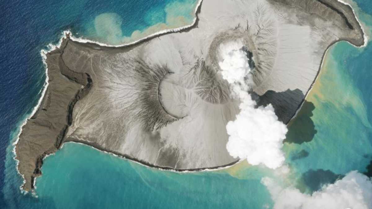 La Nasa calcola la potenza dell'eruzione al largo di Tonga: "Come 500 bombe atomiche di Hiroshima"