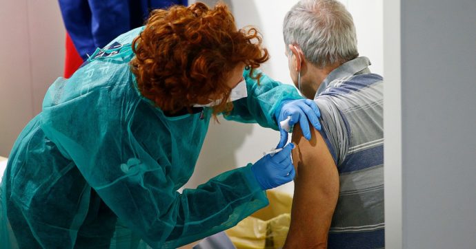 Obbligo vaccinale, il Codacons: "Va cambiata la clausola sul consenso informato"