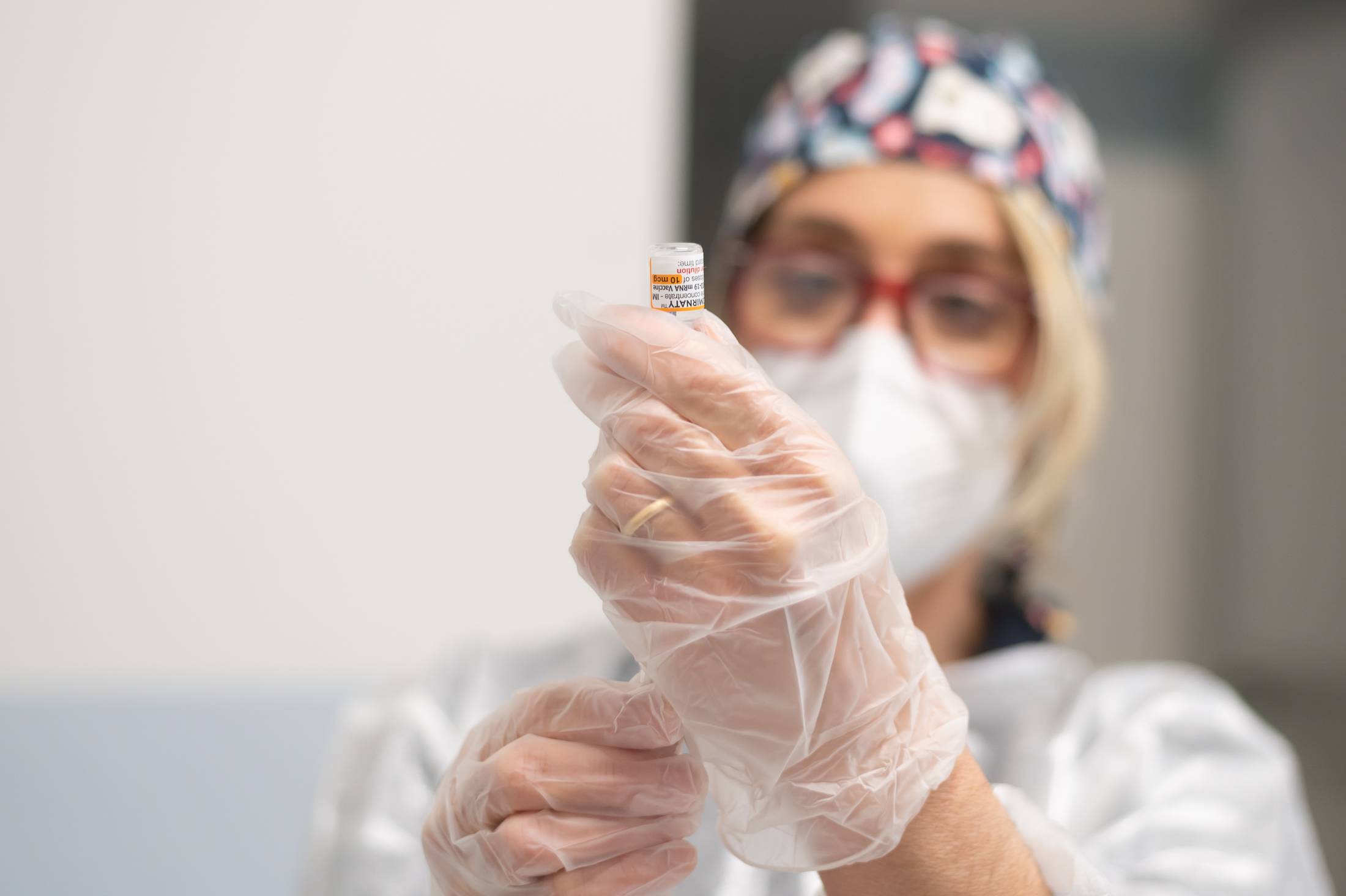 Si reca all'hub vaccinale al posto di un amico No vax, in cambio di una cena: 30enne arrestato Si reca all'hub vaccinale al posto di un amico No vax, in cambio di una cena: 30enne arrestato