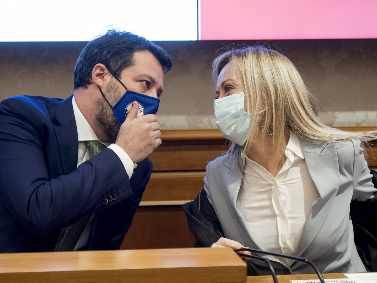 Sondaggi politici: Giorgia Meloni prima davanti al Pd di Letta, continua il crollo di Salvini e Lega