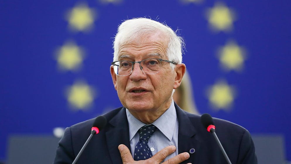 Borrell: "Dobbiamo verificare se c'è stato davvero il ritiro dei soldati russi dalla Crimea"