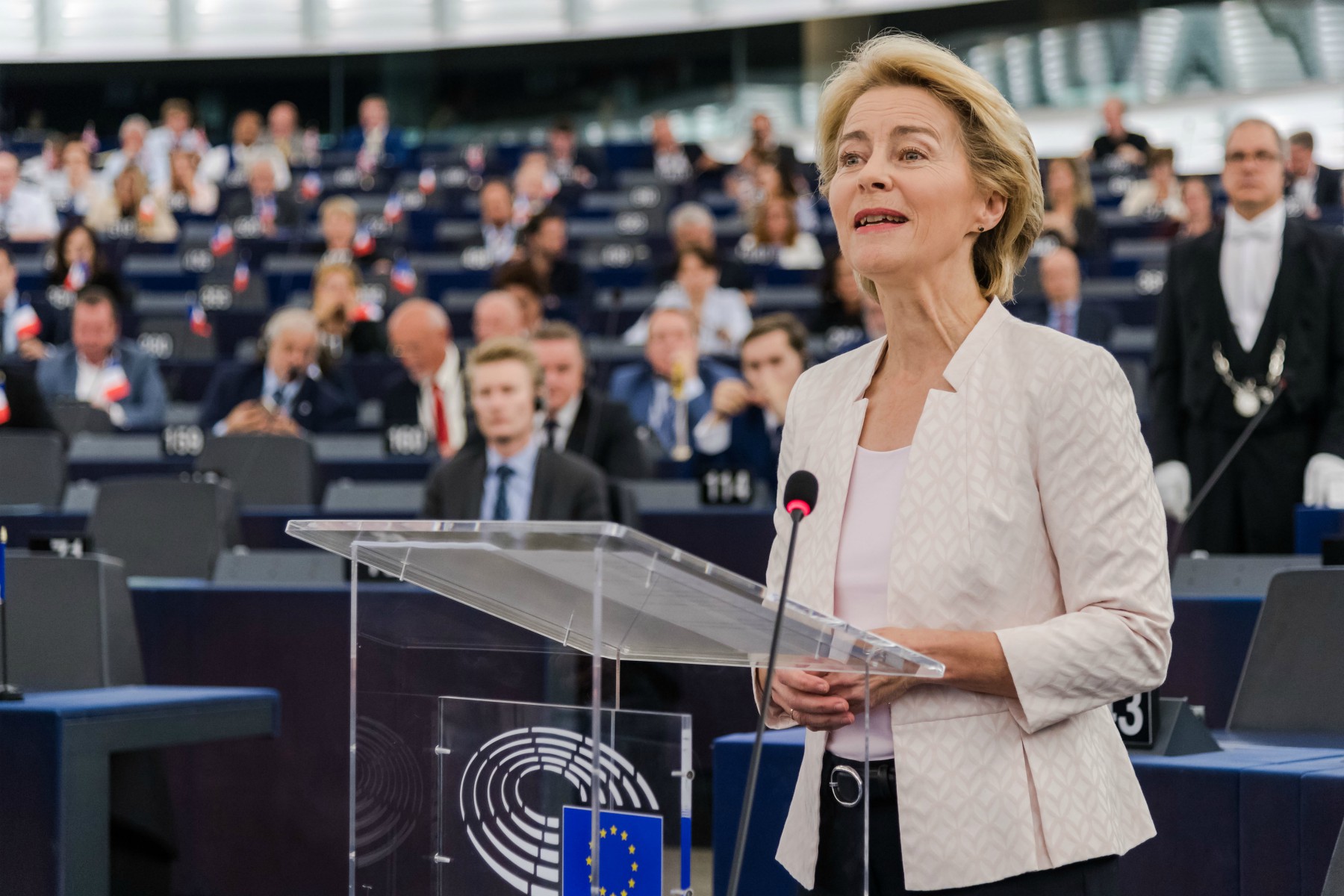 Von der Leyen annuncia: "Nei prossimi sette anni 150 miliardi di euro di aiuti per l'Africa"