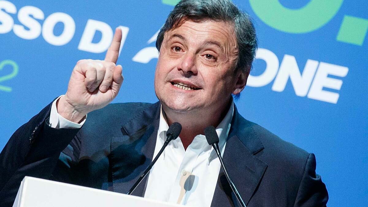 Calenda pronto a sostenere il sindaco di destra a Genova: “Ma rompa con Fratelli d’Italia”