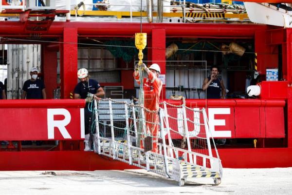 Ocean Viking salva 88 persone tra cui un neonato a largo della Libia: ora ha 181 persone