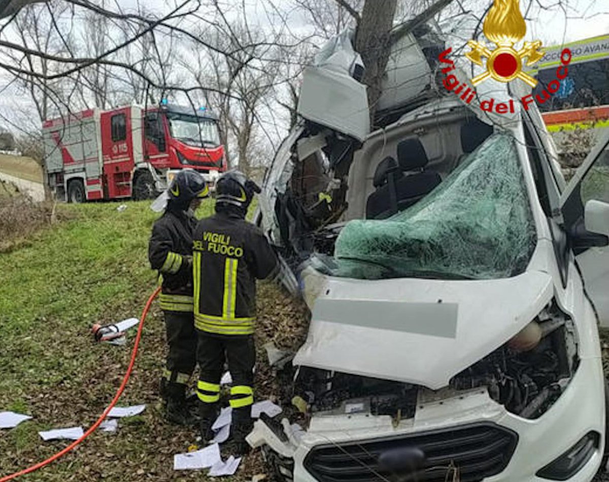 Un ragazzo di 16 anni muore in un incidente stradale: stava svolgendo lo stage dell'alternanza scuola-lavoro